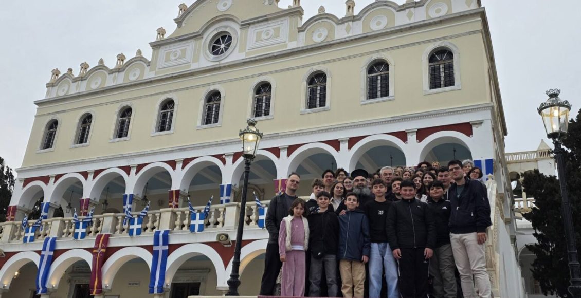 Προσκύνημα-των-παιδιών-των-Κατηχητικών-Συνάξεων-του-Ιερού-Ναού-Αγίας-Σκέπης-Πτολεμαΐδας-στην-Τήνο