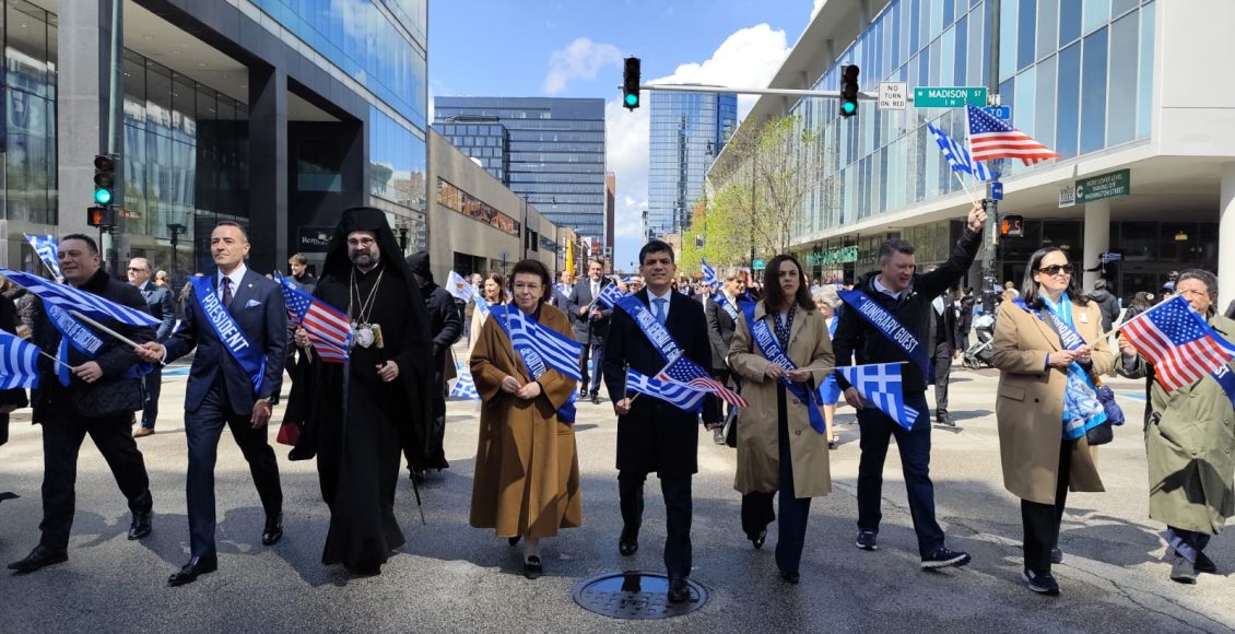 Εύζωνες-και-Λίνα-Μενδώνη-στους-εορτασμούς-της-ομογένειας-για-την-25η-Μαρτίου-στο-Σικάγο