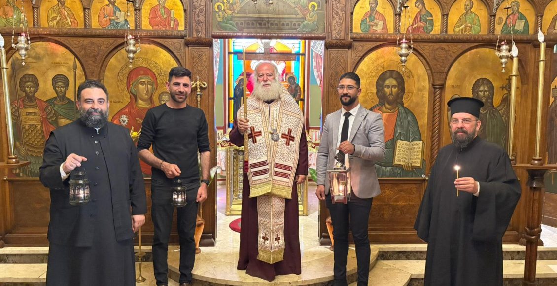 Άφιξη-του-Αγίου-Φωτός-στην-Αλεξάνδρεια-–-Άναψε-η-ακοίμητη-κανδήλα-του-Πατριαρχικού-Παρεκκλησίου-των-Αγ.-Θεοδώρων