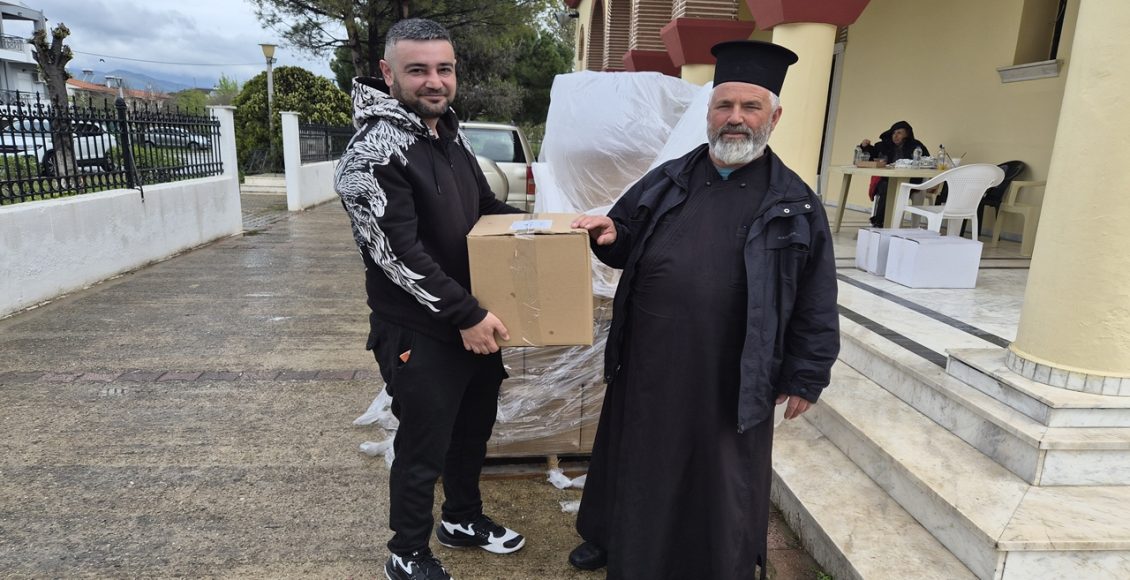 Διανομή-δεμάτων-–-τροφίμων-από-την-Μητρόπολη-Μαρωνείας-και-Κομοτηνής
