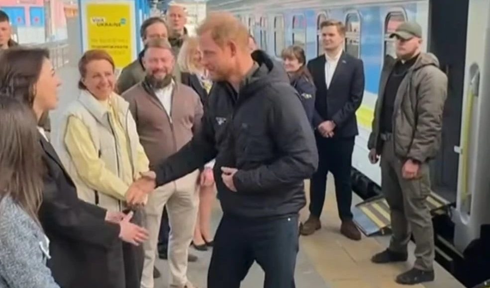 Αιφνιδιαστική-επίσκεψη-πραγματοποίησε-ο-πρίγκιπας-Χάρι-στο-Κίεβο