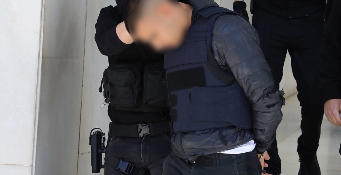 Στο-Ναυτοδικείο-Πειραιά-ο-20χρονος-ναύτης-για-τον-φόνο-του-27χρονου-γιου-του-ταξίαρχου-της-ΕΛΑΣ.-και-οι-τρεις-φίλοι-του