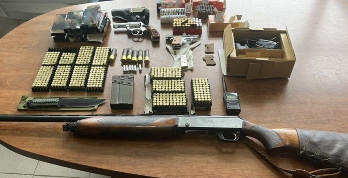 Ηράκλειο:-Οι-μπαλωθιές-σε-γλέντι-οδήγησαν-σε-συλλήψεις-–-Όπλα,-καραμπίνα-και-εκατοντάδες-φυσίγγια-βρήκαν-οι-αρχές