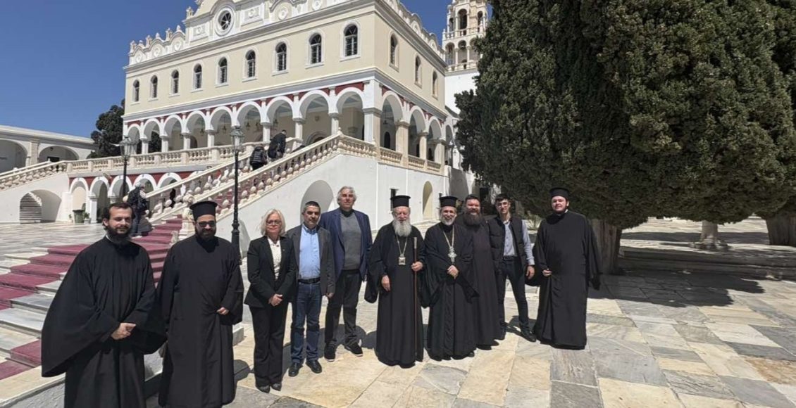 Επίσκεψη-Μητροπολίτη-Χαλκίδος-και-προσκυνητών-στην-Τήνο