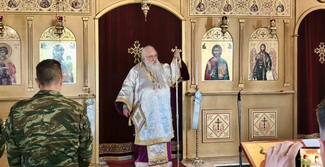 Ο-Επίσκοπος-Πολυστύλου-στο-παρεκκλήσι-του-Στρατοπέδου-Καταδρομών-Γλαύκης