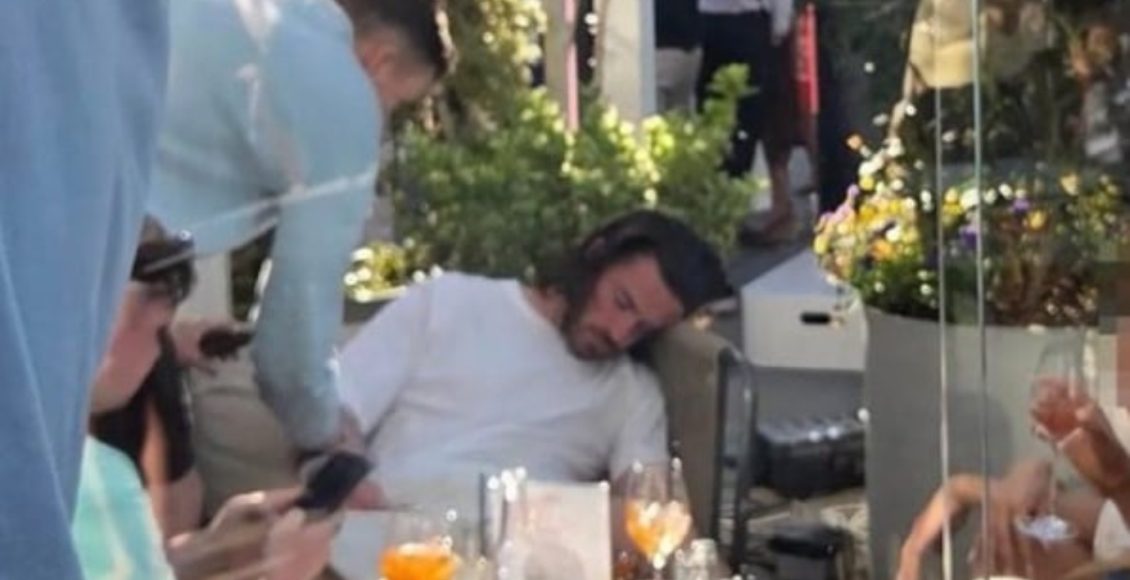 Σάλος-στην-Αγγλία:-Ο-Τζακ-Γκρίλις-αποκοιμήθηκε-μεθυσμένος-σε-μπαρ