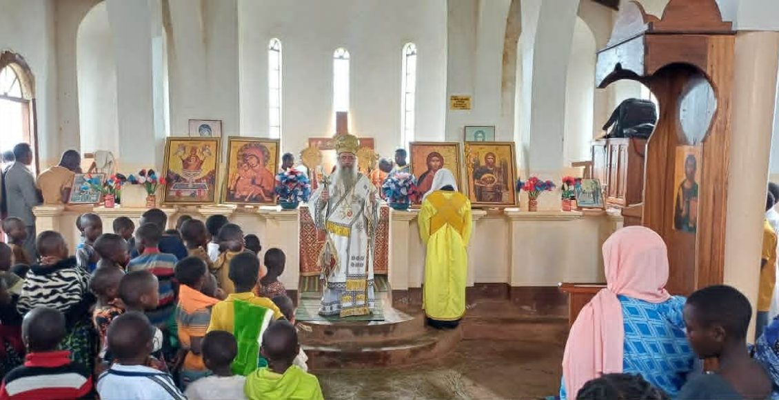 Δυο-νέοι-Διάκονοι-στη-Μπουκόμπα