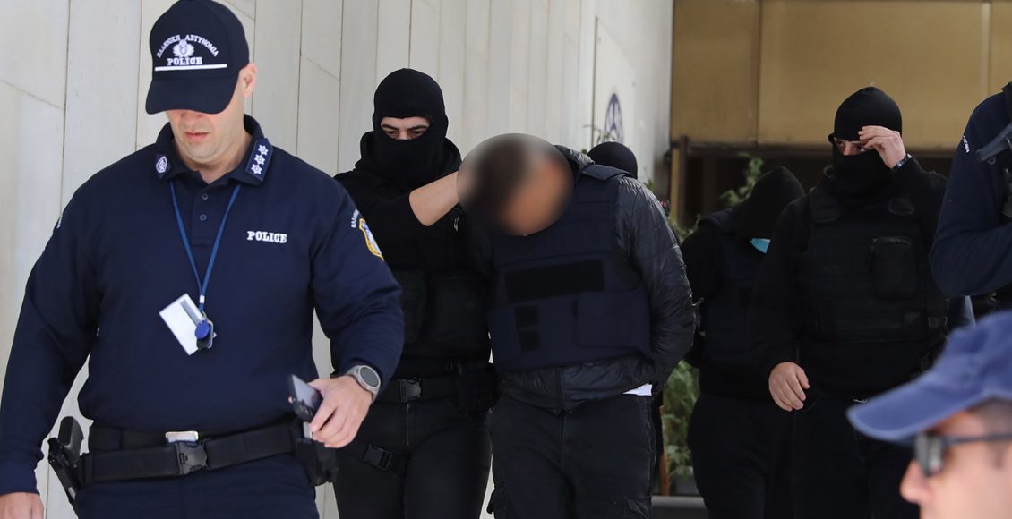 Στο-Ναυτοδικείο-Πειραιά-ο-20χρονος-που-σκότωσε-τον-27χρονο-στον-Άγιο-Δημήτριο-–-Το-περίεργο-τατουάζ-και-όσα-αποκάλυψε-η-πρώην-του