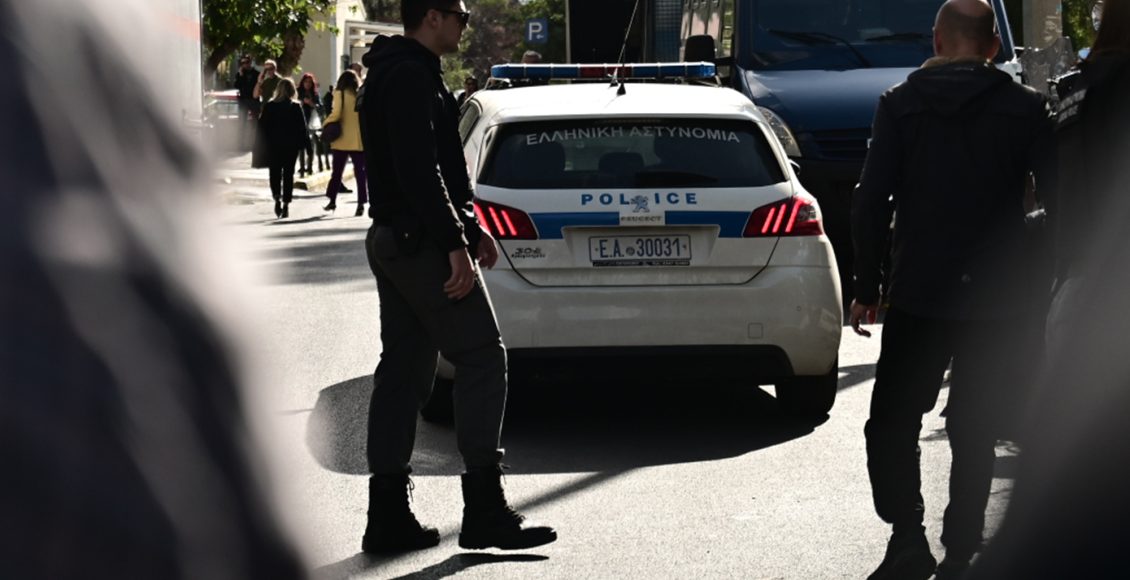 Ψάχνουν-τον-άνδρα-που-έσπασε-το-πόδι-22χρονης-γιατί-αργούσε-να-παρκάρει-στο-Παγκράτι-–-Δικογραφία-για-επικίνδυνη-σωματική-βλάβη