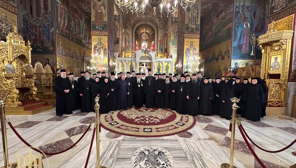 Ο-Αρχιεπίσκοπος-Θεοφάνης-και-ομάδα-προσκυνητών-από-το-Ιάσιο-στη-Θεσσαλονίκη