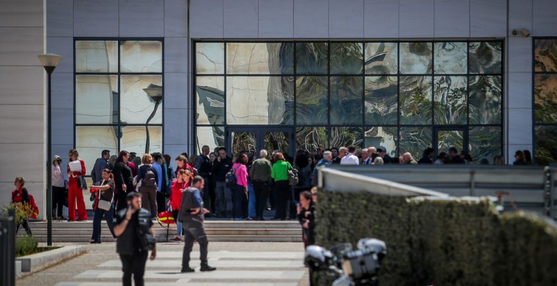 Διακοπή-εργασιών-αύριο-στα-δικαστήρια-της-Αθήνας-μετά-τους-πυροβολισμούς-στο-πρώην-Ειρηνοδικείο-–-«Δεν-είμαστε-αναλώσιμοι»