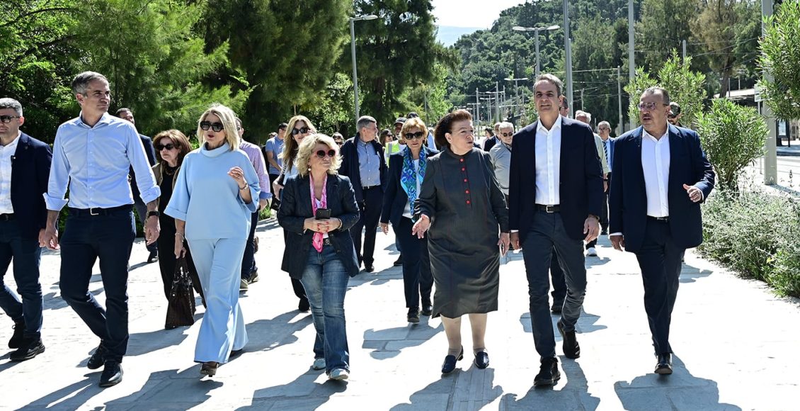 Ο-Κυριάκος-Μητσοτάκης-επισκέφθηκε-τα-έργα-ανάπλασης-της-Βασιλίσσης-Όλγας-–-«Ένα-όραμα-δεκαετιών-σήμερα-έχει-γίνει-πραγματικότητα»
