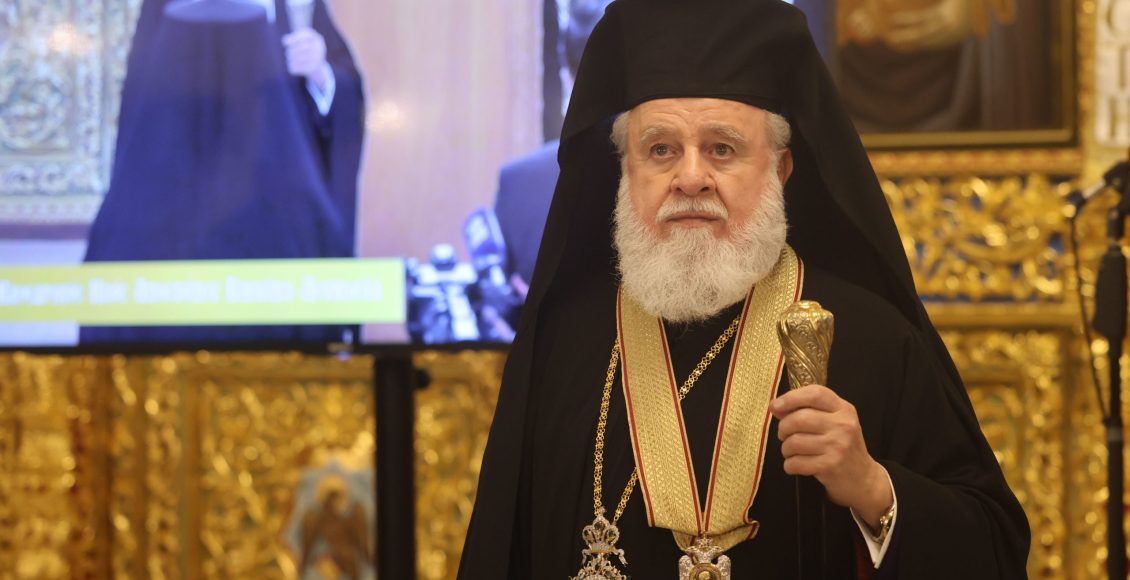 Το-Χρυσό-Παράσημο-του-Αποστόλου-Βαρνάβα-στον-Κύκκου-Νικηφόρο-–-Ο-Νίκος-Χριστοδουλίδης-εξήρε-το-πολυσχιδές-έργο-του