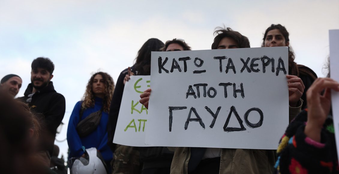 Σκληραίνει-η-κόντρα-για-την-κατεδάφιση-των-καλυβών-στη-Γαύδο-–-Κάτοικος-λέει-ότι-δέχτηκε-επίθεση-με-μαδέρι-από-τον-αδερφό-της-Δημάρχου