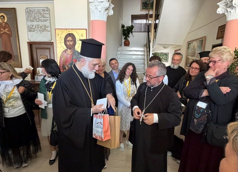 Η-Ορθόδοξη-Ρουμάνικη-Κοινότητα-της-Τσιβιταβέκια-στη-Μητρόπολη-Χαλκίδος