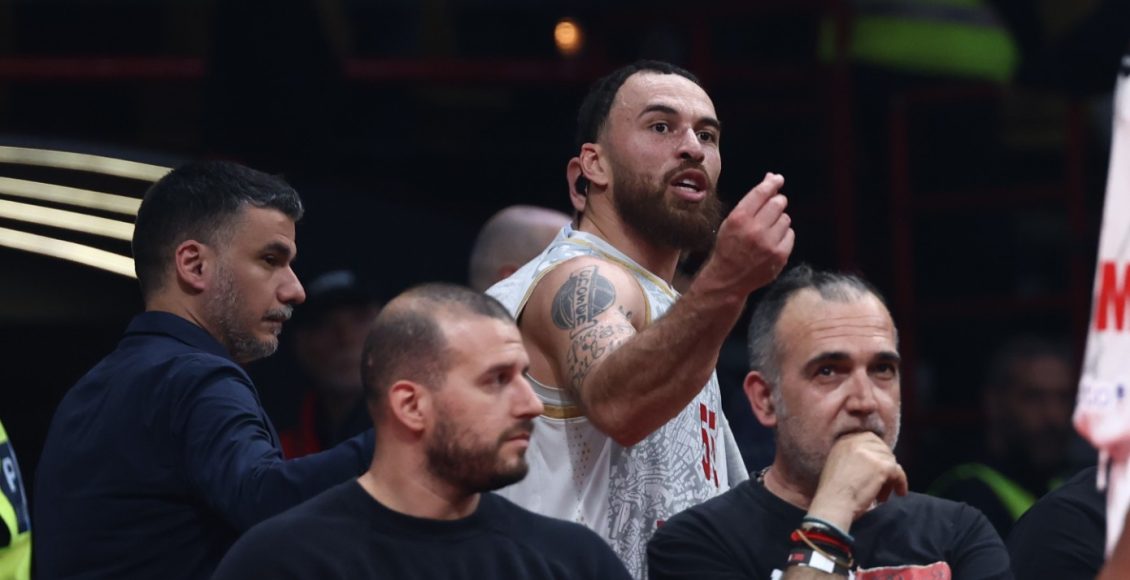 Ολυμπιακός-–-Μονακό:-Αποβλήθηκε-ο-Τζέιμς-και-έκανε-κίνηση-χρηματισμού-προς-τους-διαιτητές