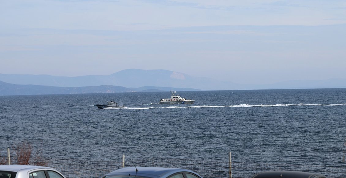 Καταδίωξη-ταχυπλόου-στη-Σάμο-από-το-Λιμενικό:-Περισυνελέγησαν-14-άτομα-–-Συνελήφθη-ο-διακινητής