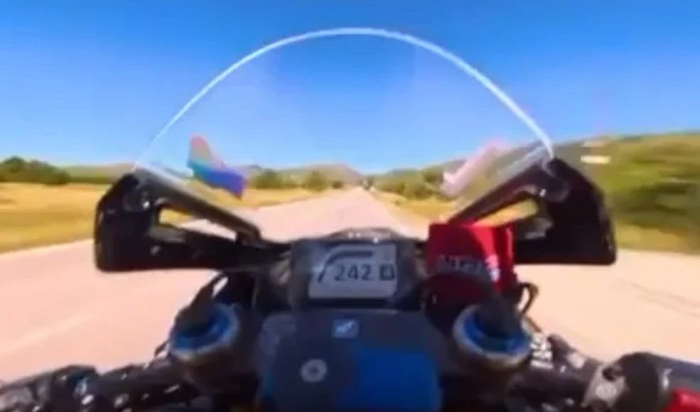 Ταυτοποιήθηκε-μέσω-βίντεο-37χρονος-μοτοσικλετιστής-που-οδηγούσε-με-240χλμ/ώρα-στην-Παλαιά-Εθνική-Οδό-Ελευσίνας-Θήβας