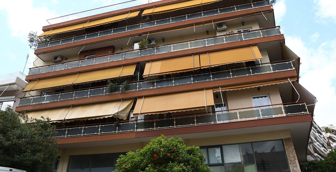 «Δώσε-2.000-ευρώ-αλλιώς-θα-πετάξω-τη-μάνα-σου-στα-σκουπίδια»-–-Η-απειλή-που-αποκάλυψε-το-παράνομο-γηροκομείο-στους-Αμπελόκηπους