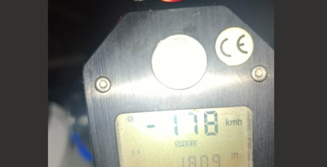 Έτρεχε-με-178-χλμ-στην-εθνική-οδό-Θεσσαλονίκης-–-Ν.-Μουδανιών-–-Χειροπέδες-στον-οδηγό
