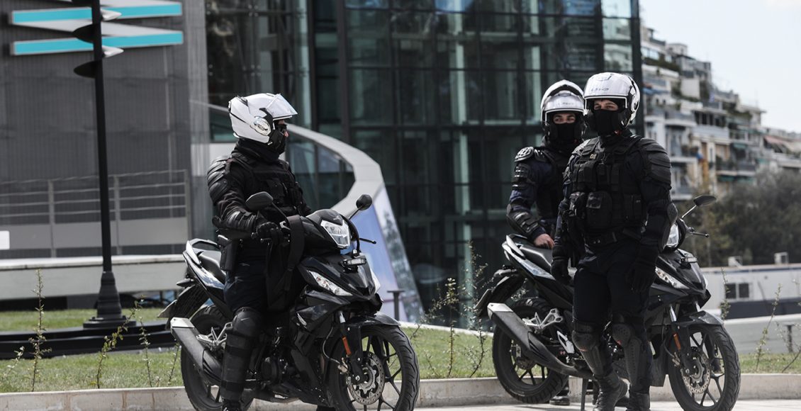 Νέα-Φιλαδέλφεια:-«Δεν-ξέραμε-ότι-ήταν-ΑΜΕΑ-και-αντέδρασε-όταν-του-ήρθε-μπουνιά»-υποστηρίζει-η-μητέρα-του-25χρονου-που-έσπασε-το-σαγόνι-του-17χρονου