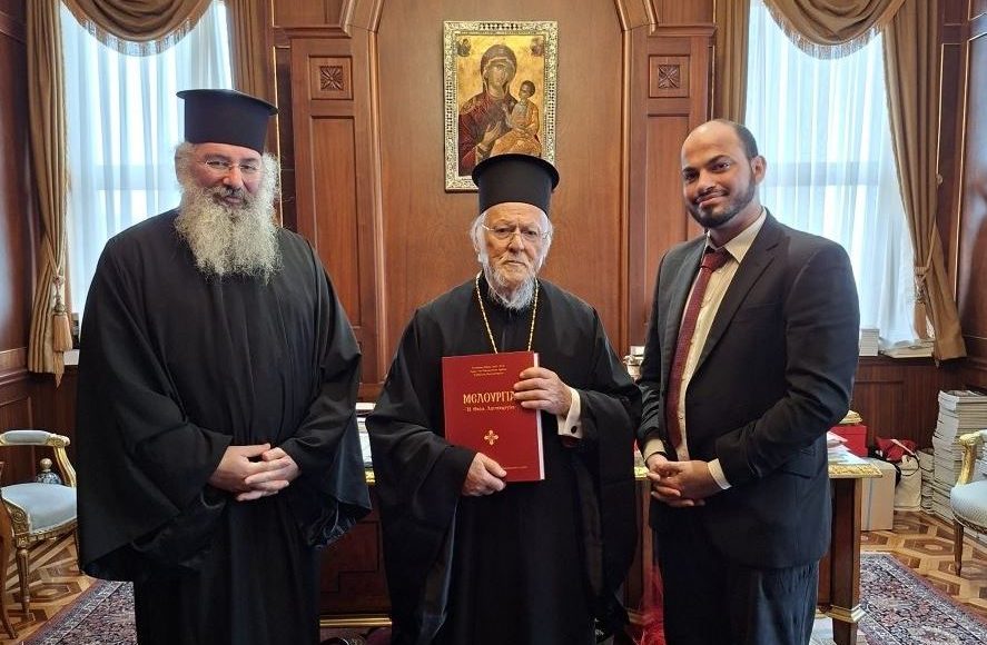 Παράδοση-Τόμου-Μελουργία-Ι-στον-Οικουμενικό-Πατριάρχη
