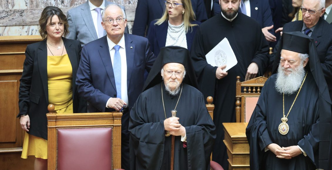 Μήνυμα-ειρήνης-έστειλε-από-την-Βουλή-των-Ελλήνων-στην-ιστορική-ομιλία-του-ο-Οικουμενικός-Πατριάρχης-–-Τιμήθηκε-με-το-Χρυσό-Μετάλλιο-(ΦΩΤΟ)