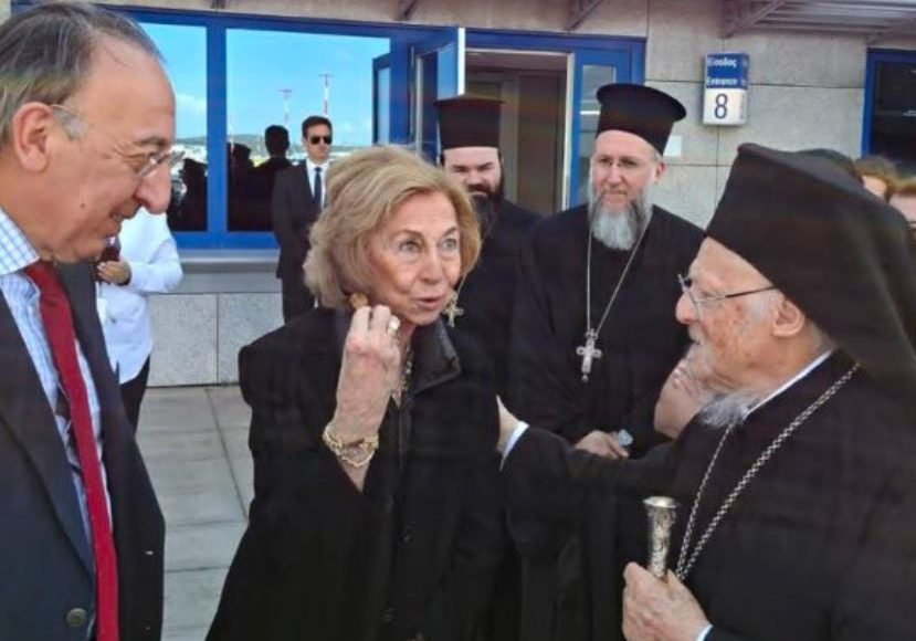 Σύντομη-συνάντηση-με-την-Βασίλισσα-Σοφία-της-Ισπανίας-είχε-στο-“Ελ.-Βενιζέλος”-ο-Οικουμενικός-Πατριάρχης-(ΦΩΤΟ)