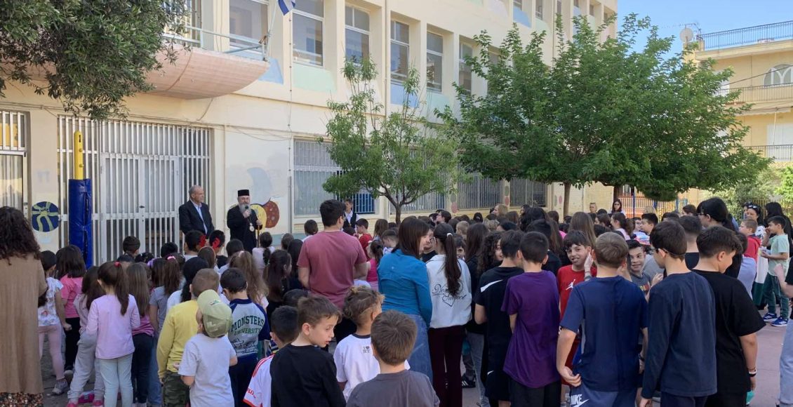 Ποιμαντική-επίσκεψη-Μητροπολίτη-Περιστερίου-σε-Δημοτικά-Σχολεία