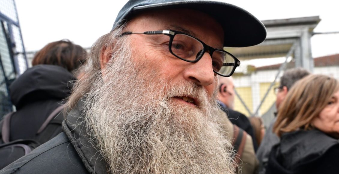 Τέμπη:-Την-κακουργηματική-δίωξη-του-πρώην-υπουργού-Μεταφορών-Καραμανλή-ζήτησαν-συγγενείς-από-τον-Άρειο-Πάγο-–-«Έχει-τεράστια-ποινική-ευθύνη»