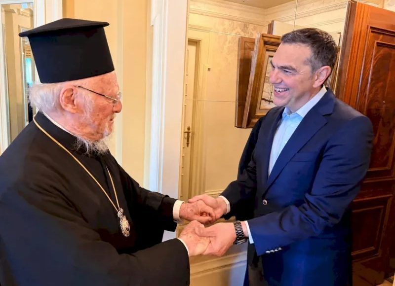 Ο-Αλέξης-Τσίπρας-συνεχάρη-τον-Οικουμενικό-Πατριάρχη-για-την-ιστορική-του-ομιλία-στη-Βουλή-των-Ελλήνων