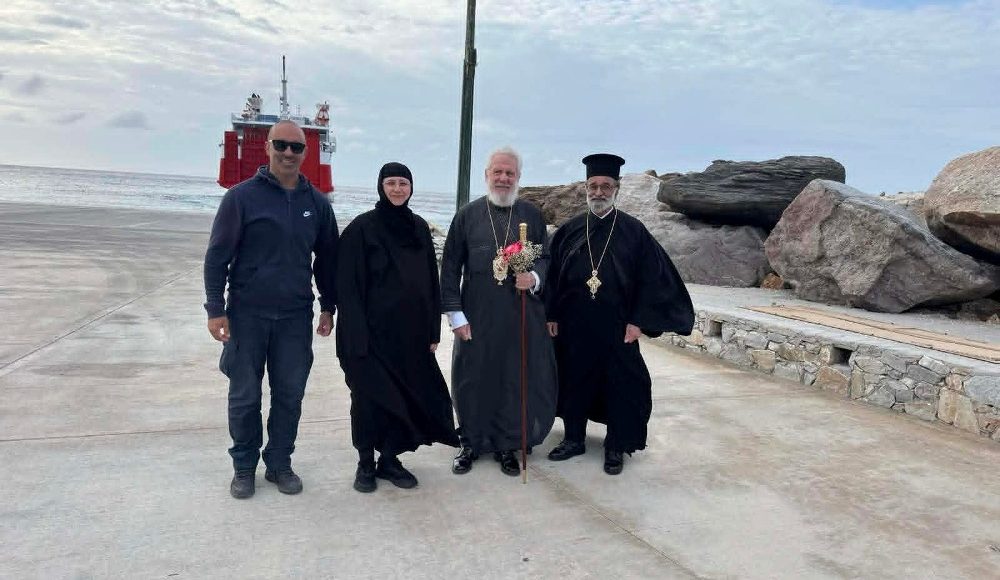 Ποιμαντική-επίσκεψη-Μητροπολίτη-Σύρου-στη-Σίκινο