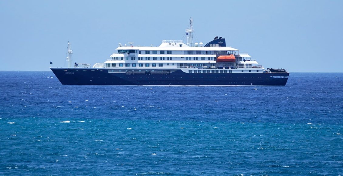 Το-κρουαζιερόπλοιο-«mv-hondius»-έφθασε-στην-Τενερίφη-–-Οι-επιβάτες-θα-υποβληθούν-σε-εξετάσεις-από-τις-ισπανικές-υγειονομικές-αρχές