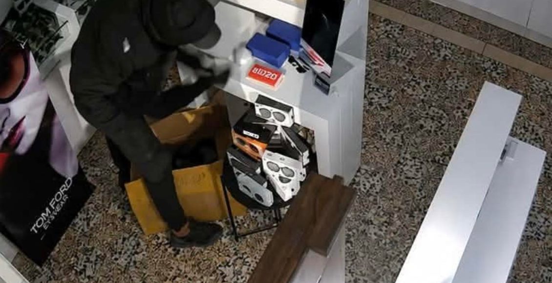 Τους-έπιασε-στα-πράσα-η-κάμερα-–-Διέρρηξαν-κατάσταση-οπτικών-στη-Χαλκιδική-και-πήραν-τα-κλοπιμαία-σε-κούτα