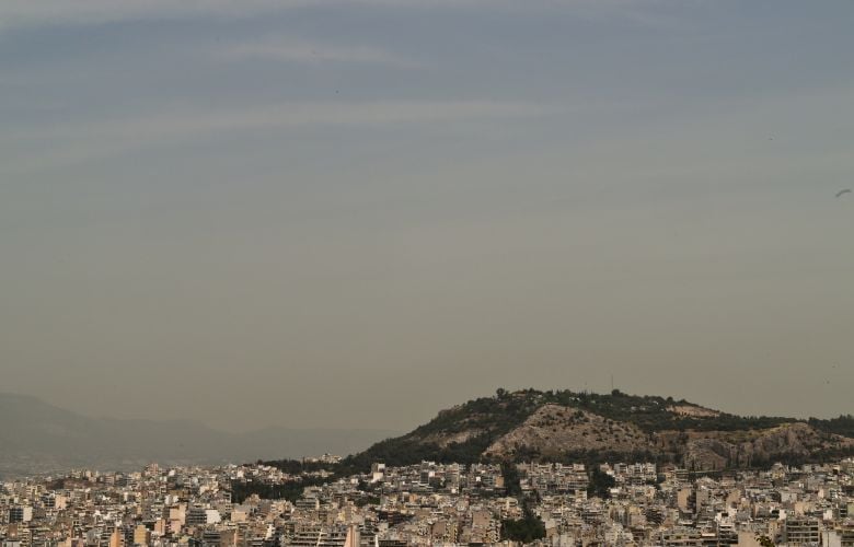 Κορυφώνεται-σήμερα-το-φαινόμενο-μεταφοράς-αφρικανικής-σκόνης-–-Ποιες-περιοχές-επιβαρύνονται-περισσότερο