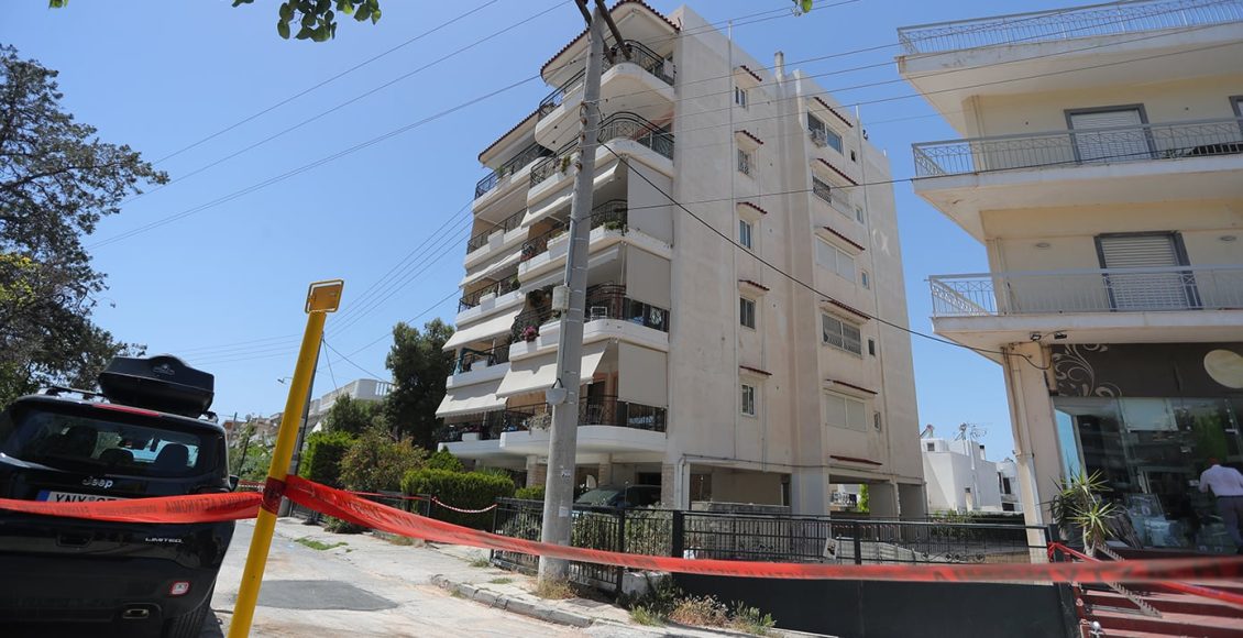 Τραγωδία-στην-Ηλιούπολη:-Δύο-17χρονες-έπεσαν-από-ταράτσα-πολυκατοικίας-–-Νεκρή-η-μία,-σε-κρίσιμη-κατάσταση-η-άλλη