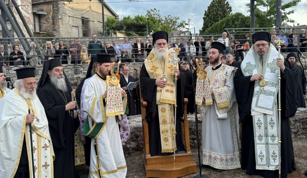 Υπαίθριος-Εσπερινός-στην-Αρχαία-Βασιλική-και-άνοιγμα-της-Λάρνακος-των-λειψάνων-του-Αγίου-Αχιλλίου