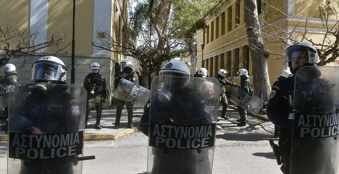 Επεισόδια-στην-Ευελπίδων-με-«υπερασπιστές»-των-ληστών-της-Τιθορέας-–-Στη-φυλακή-και-οι-6-μετά-τις-απολογίες-τους