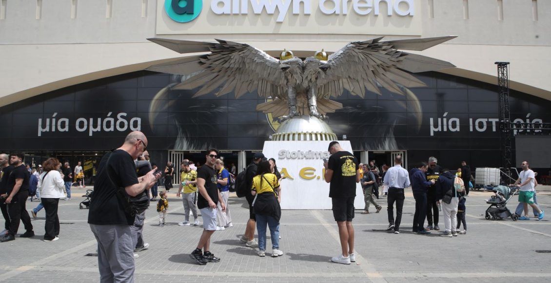 ΑΕΚ:-Ξεκίνησε-η-γιορτή-έξω-από-την-«allwyn-arena»-ενόψει-φιέστας