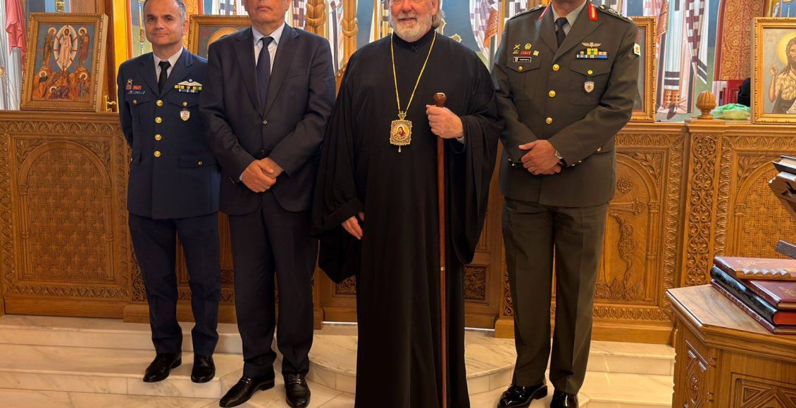 Συνάντηση-Υπουργού-Άμυνας-της-Κύρπου-με-τον-Αρχιεπίσκοπο-Θυατείρων