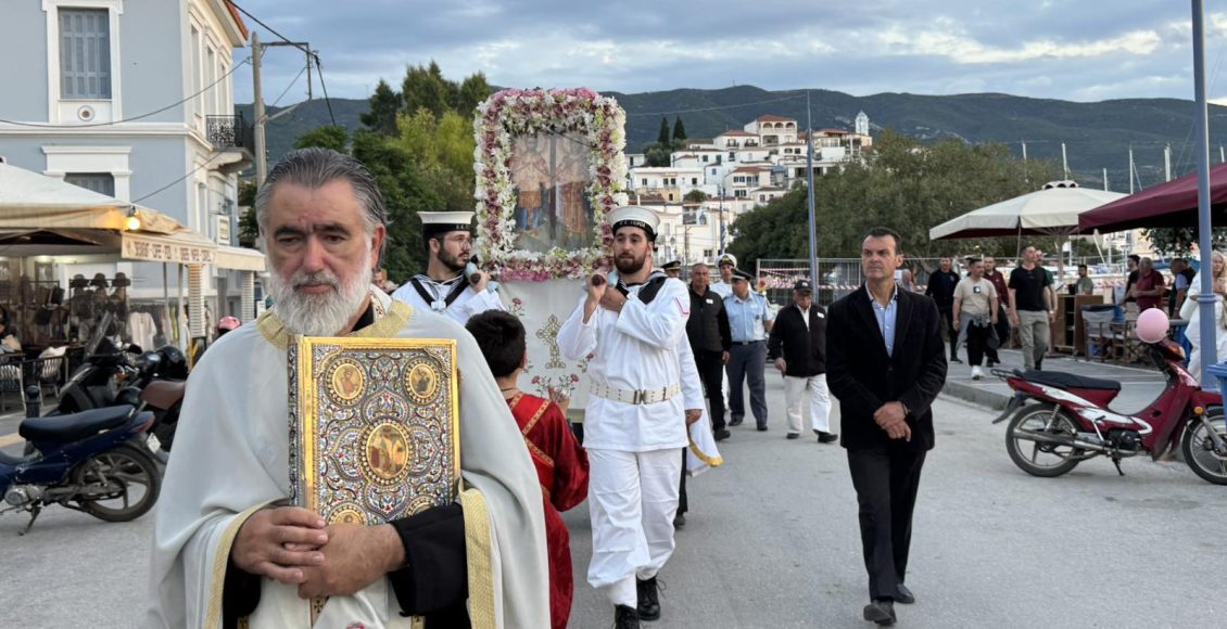 Αρχιερατικός-Εσπερινός-στον-ΙΝ.-Αγίων-Κωνσταντίνου-και-Ελένης-Πόρου