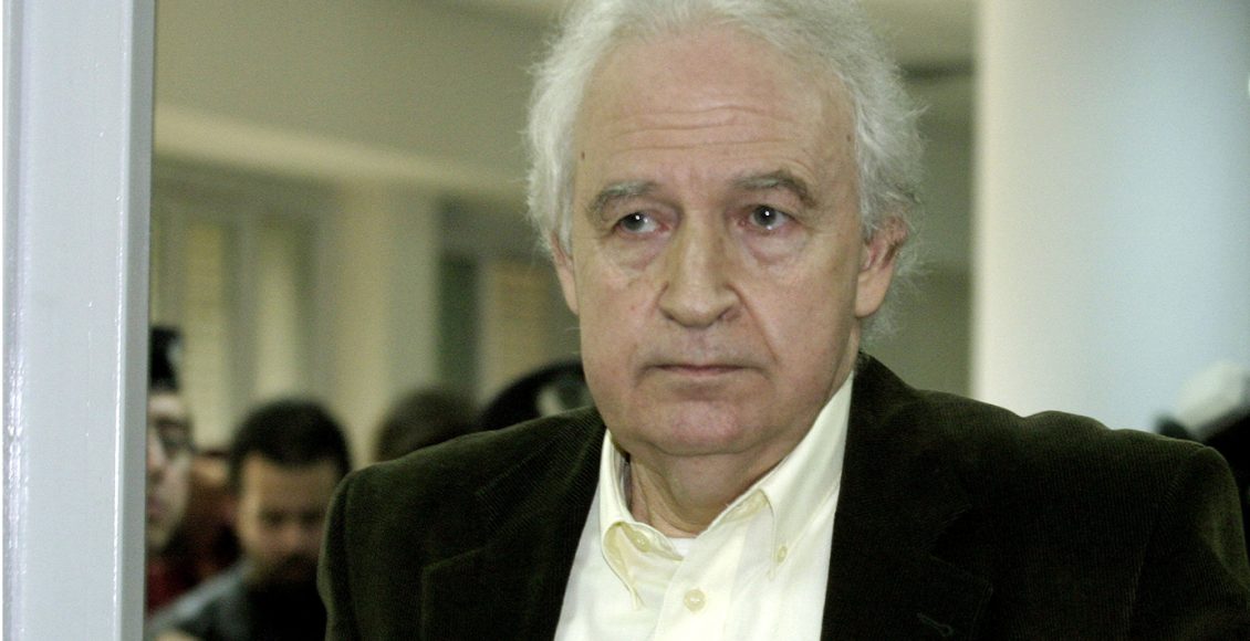 Εκτός-φυλακής-ο-Αλέξανδρος-Γιωτόπουλος:-Ο-«Λάμπρος»-της-17-Νοέμβρη,-η-σύλληψη-στους-Λειψούς-και-το-διδακτορικό-στη-φυλακή