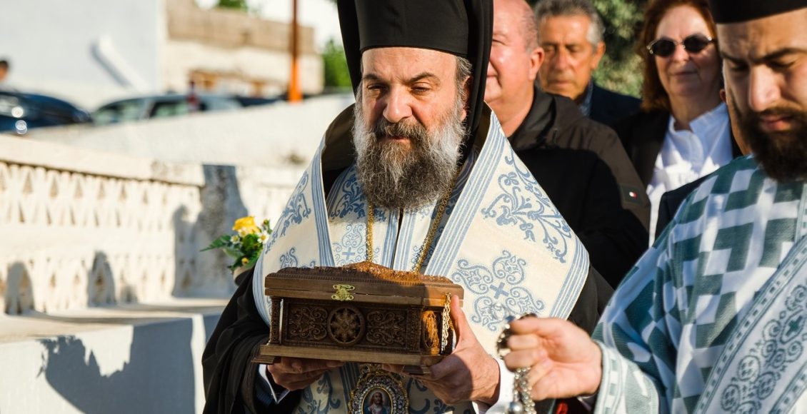 Η-υποδοχή-ιερού-λειψάνου-του-Οσίου-Γεωργίου-Καρσλίδη-στην-πανήγυρη-της-Αναλήψεως-στον-Καρτεράδο-Θήρας