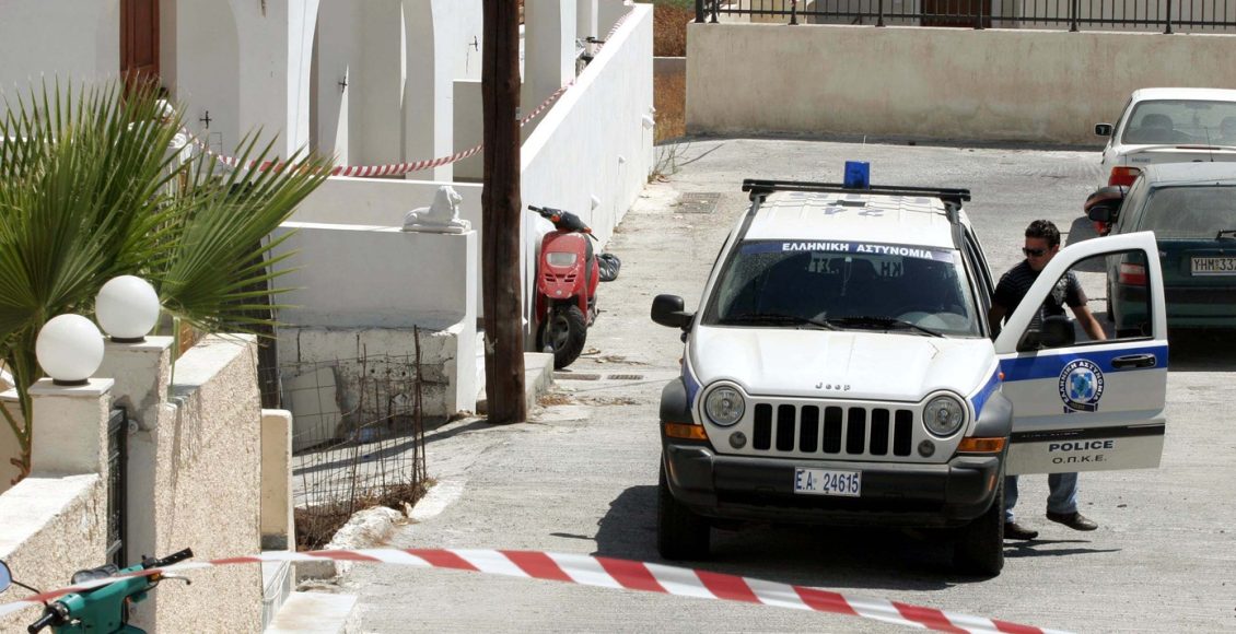 Έφοδο-σε-17-οικίες-στη-Σαντορίνη-πραγματοποίησε-η-αστυνομία-–-Ελέγχθηκαν-68-άτομα-και-κατασχέθηκαν-4,7-κιλά-κάνναβης