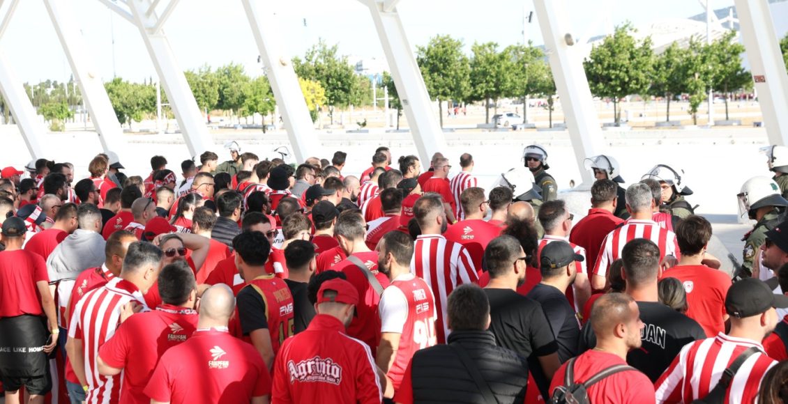 Ολυμπιακός-–-Ρεάλ-Μαδρίτης:-Κατά-χιλιάδες-καταφθάνουν-στο-γήπεδο-οι-οπαδοί-των-«ερυθρόλευκων»