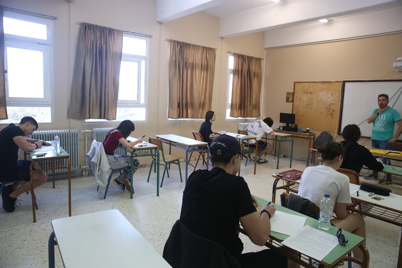 Πανελλήνιες-2026:-Τηλεφωνική-γραμμή-υποστήριξης-των-υποψηφίων-και-πανελλαδικό-δίκτυο-παρεμβάσεων-θέτει-σε-εφαρμογή-το-υπουργείο-Παιδείας