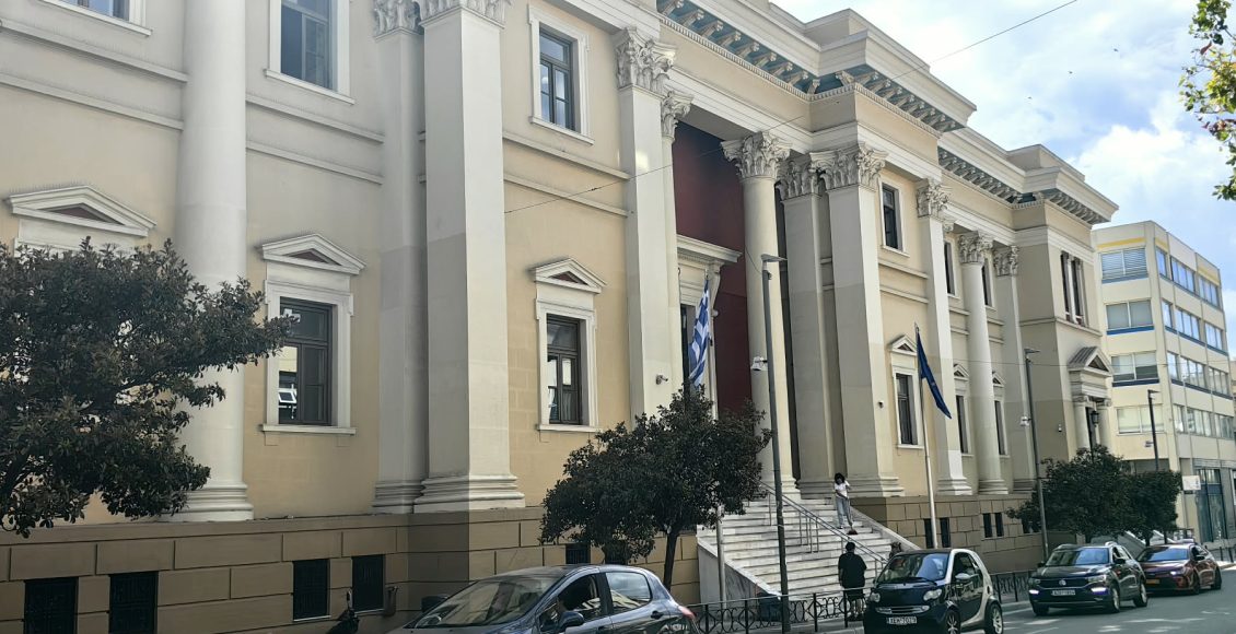 Ανατροπή-στο-αυτόφωρο-στην-Πάτρα:-17χρονη-υπερασπίστηκε-τον-35χρονο-κατηγορούμενο-για-ενδοοικογενειακή-βία