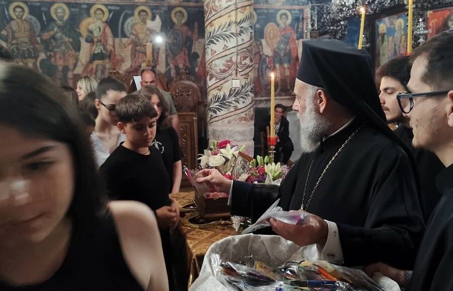 Με-πίστη-και-δύναμη-στον-αγώνα-των-εξετάσεων:-Ιερά-Παράκληση-υπέρ-των-μαθητών-στον-ΙΝ.-Αγίου-Αθανασίου-Ρουμ-Παλαμά