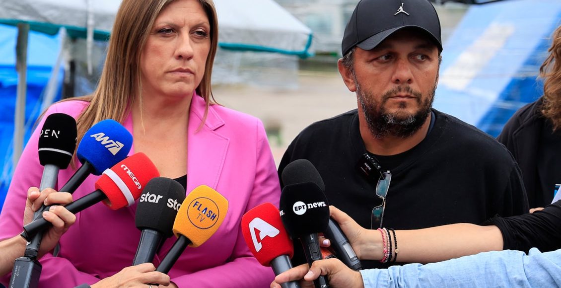 Τέμπη:-Παράσταση-προς-υποστήριξη-της-κατηγορίας-για-τον-Κώστα-Αχ.-Καραμανλή,-δήλωσαν-οι-Πάνος-Ρούτσι,-Ηλίας-Παπαγγελής-και-Μαρία-Ντόλκα