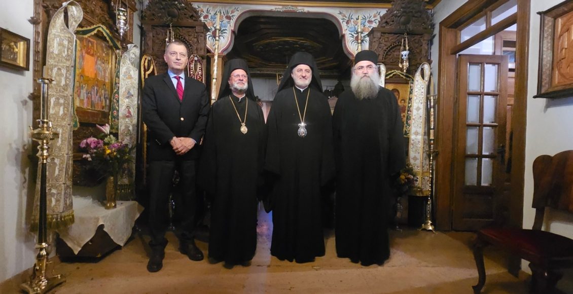 Ο-Αρχιεπίσκοπος-Αμερικής-στο-Αντιπροσωπείο-της-ΙΜ.-Εσφιγμένου-Αγίου-Όρους